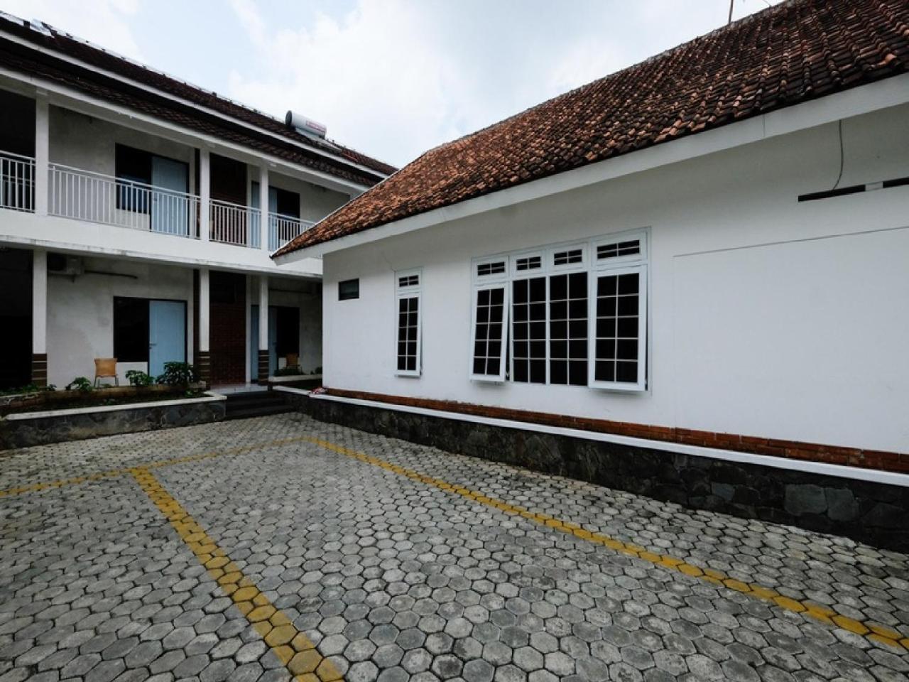 Reddoorz Near Moro Mall Purwokerto Ngoại thất bức ảnh